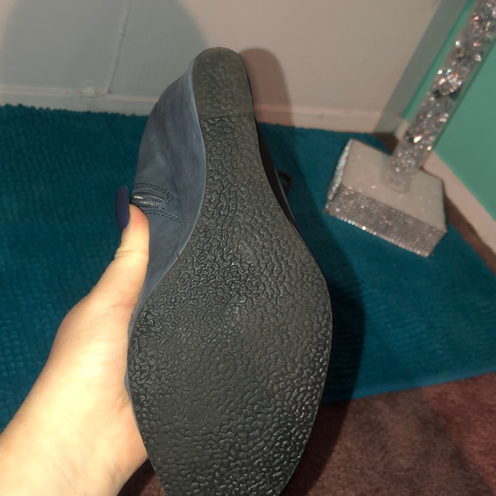shoes - Picture 2 of 2